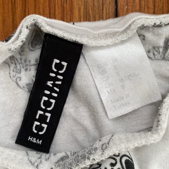 Skull High/Low H&M Tank - Picture 3 of 4